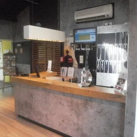 达尔布宜必思快捷酒店 2* 塔布